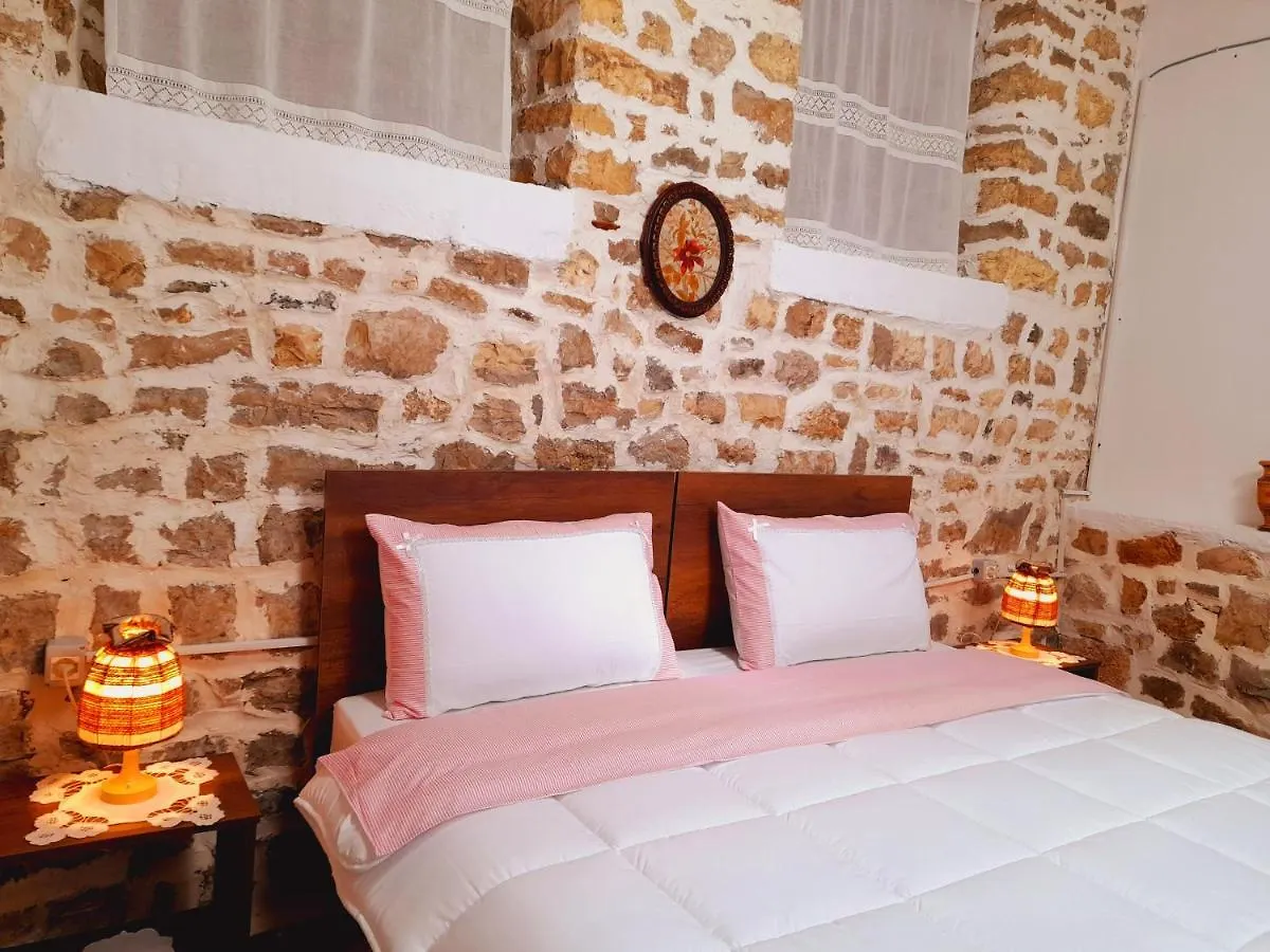 Hostel Gorica'S Bridge Hotel Berat